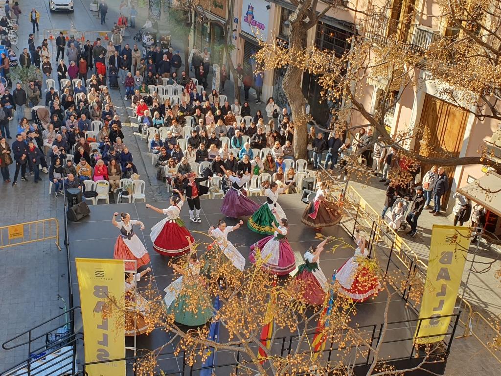 Els Balls al Carrer estrenen nova ubicació a la Plaça dels Furs.