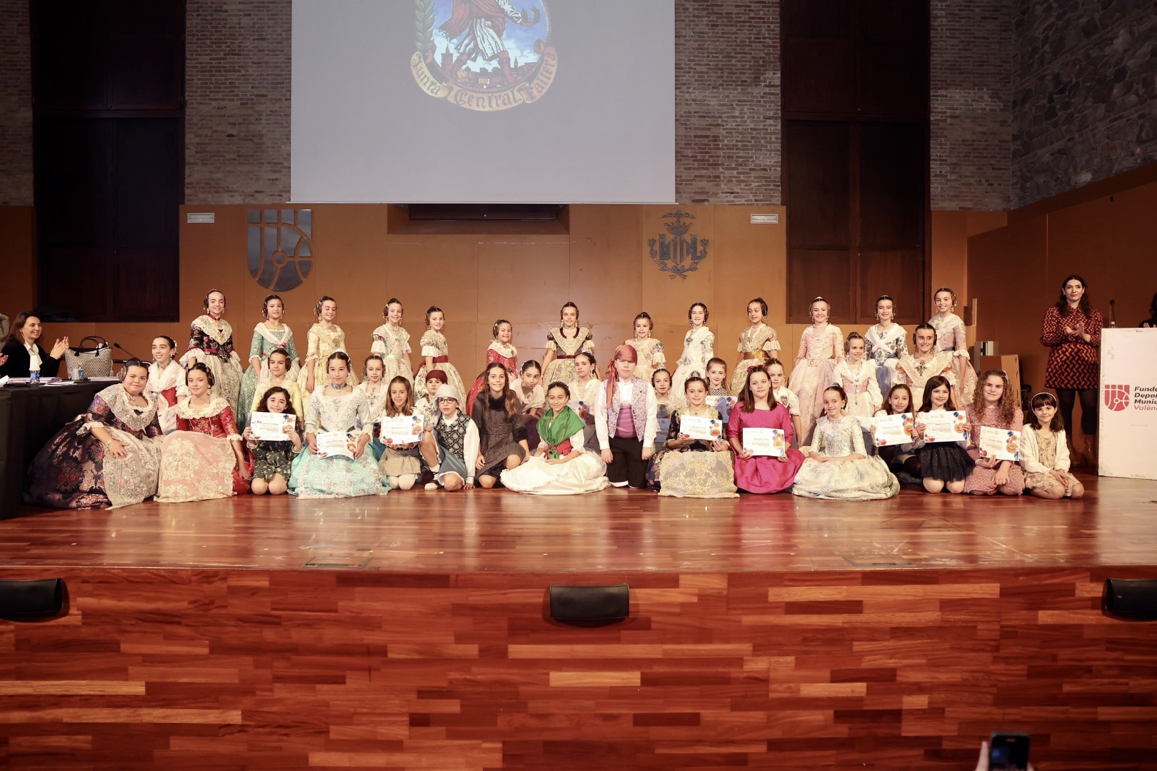 El concurso de declamación infantil en lengua valenciana celebra la LXII edición