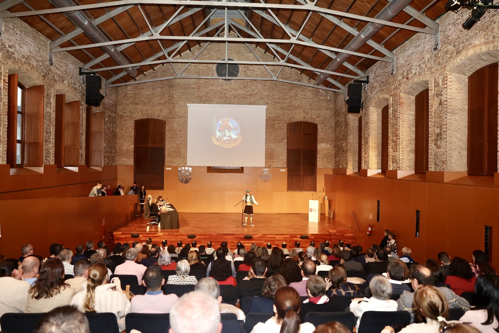 El Complex Esportiu i Cultural Petxina acull el Concurs Juvenil i Sènior de Declamació en Llengua Valenciana