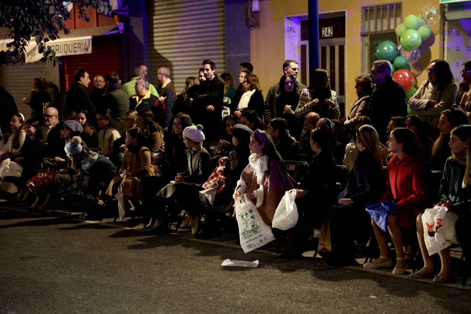 Nit de màgia i solidaritat en la cavalcada del Marítim