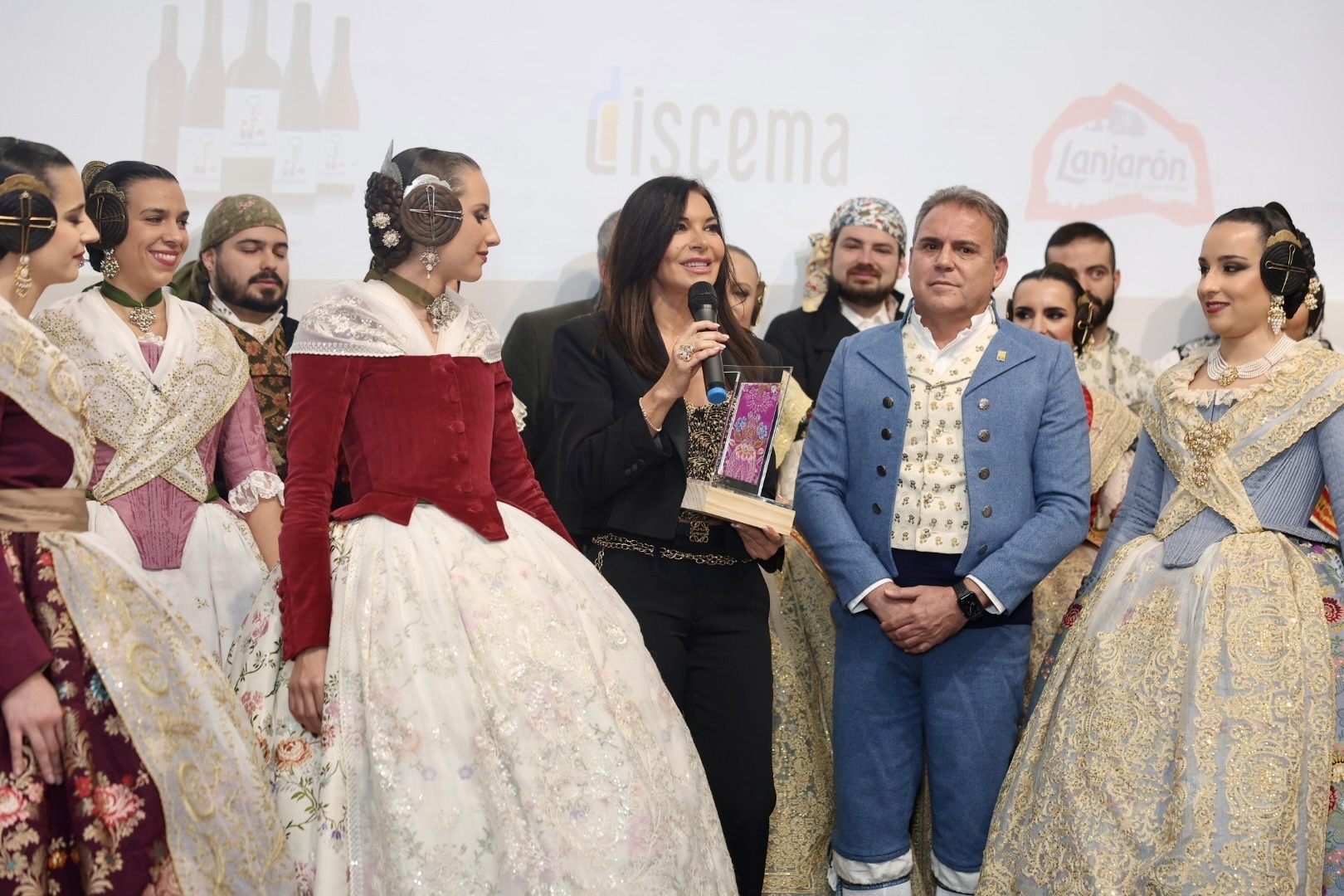 La Federación de Fallas de 1ªA, entrega el premio «Una de Primera» a María Abradelo