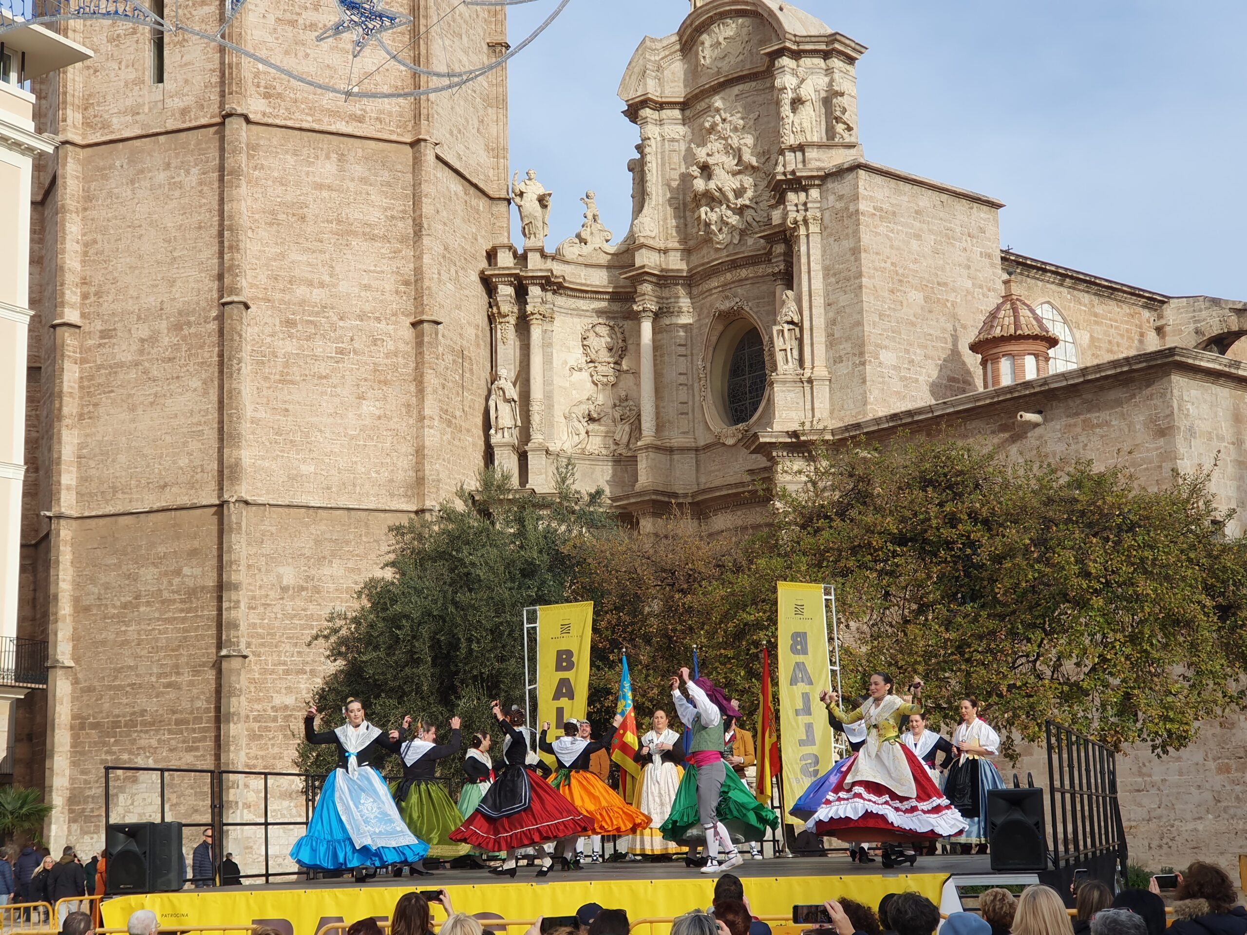 Els Balls al Carrer s’estrenen a la Plaça de la Reina