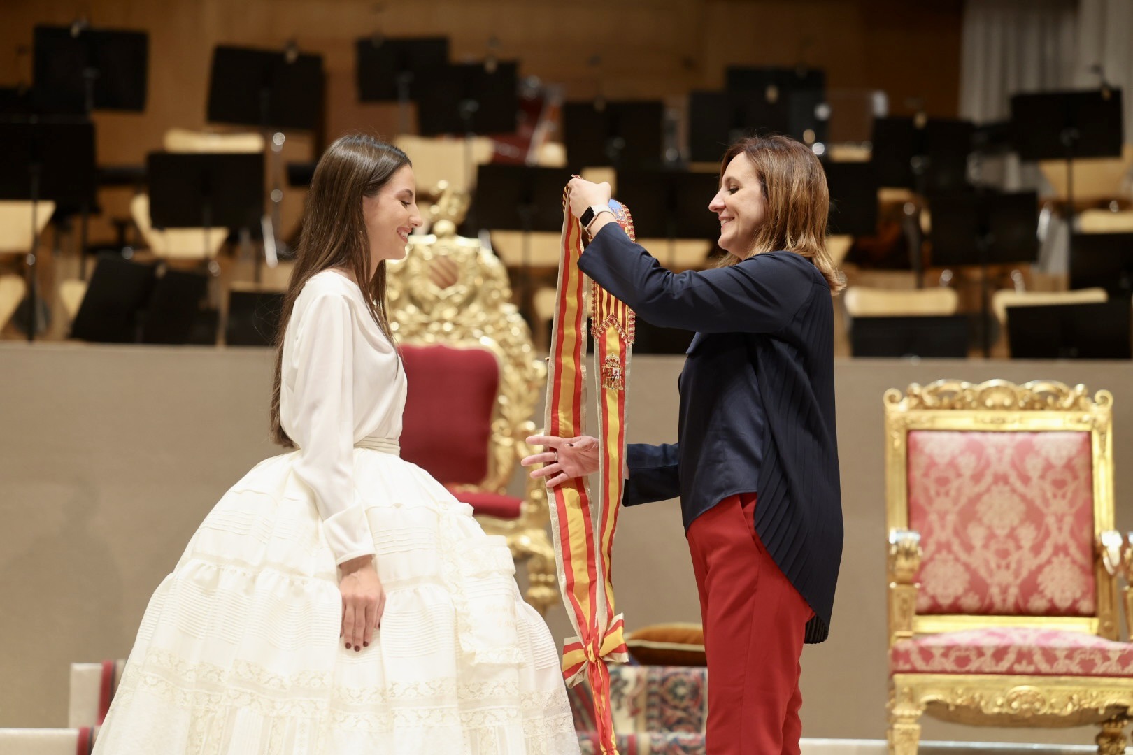 Las Falleras Mayores de Valencia y sus Cortes de Honor, vuelven al Palau en la víspera del día más esperado