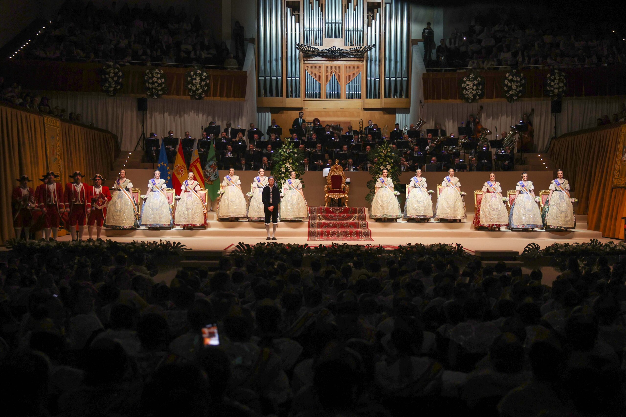 La Corte de Honor recibe su banda