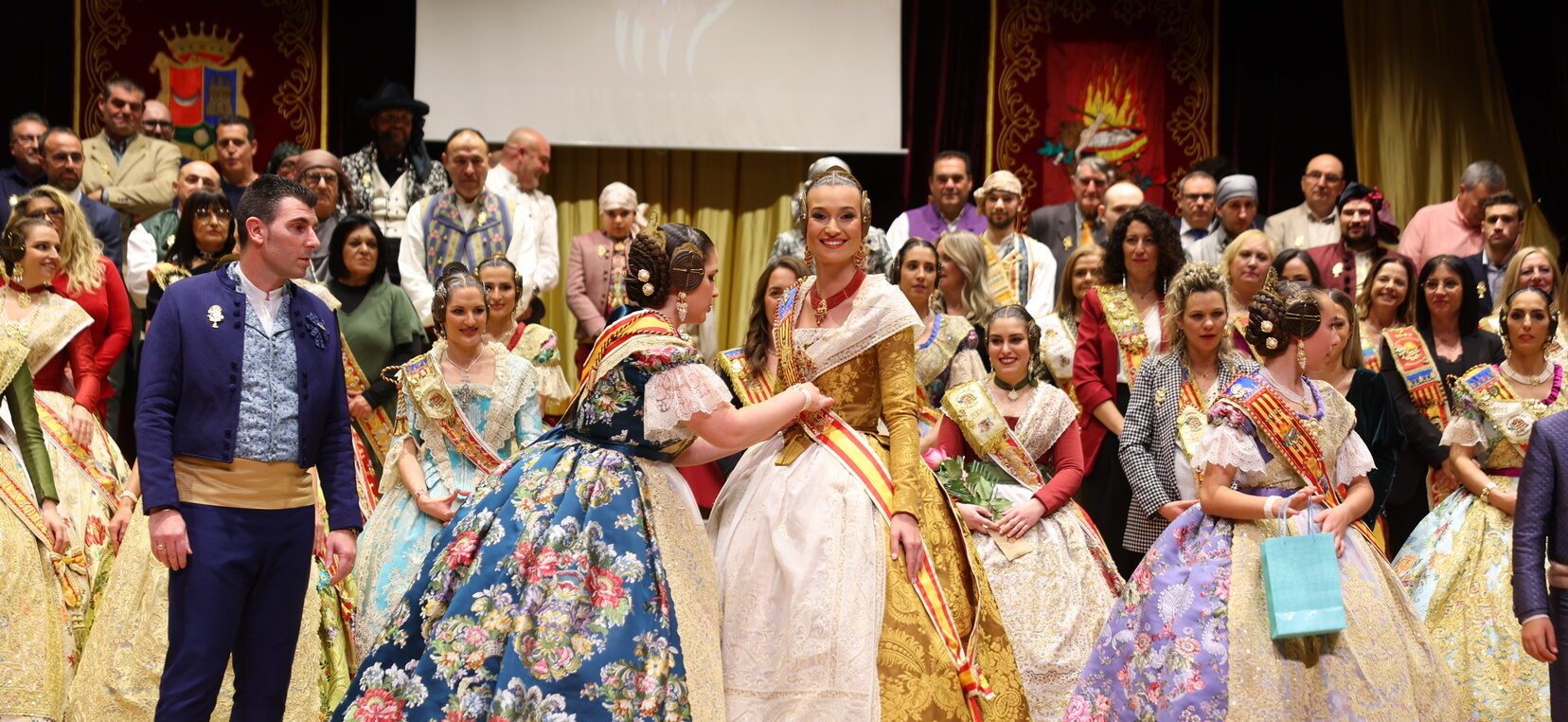 La falla Carrer de Llíria de Benaguasil celebra la seua Exaltació en el seu 75 aniversari