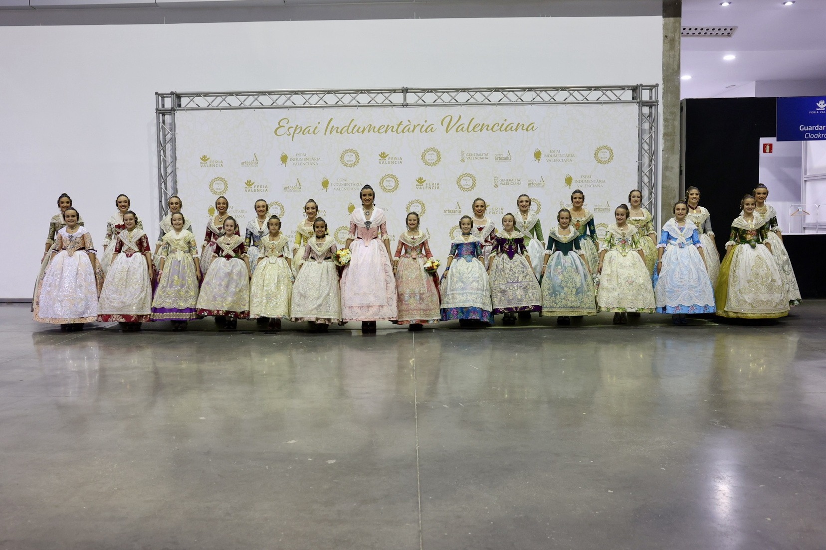 Desfile de indumentaria valenciana en Feria Valencia
