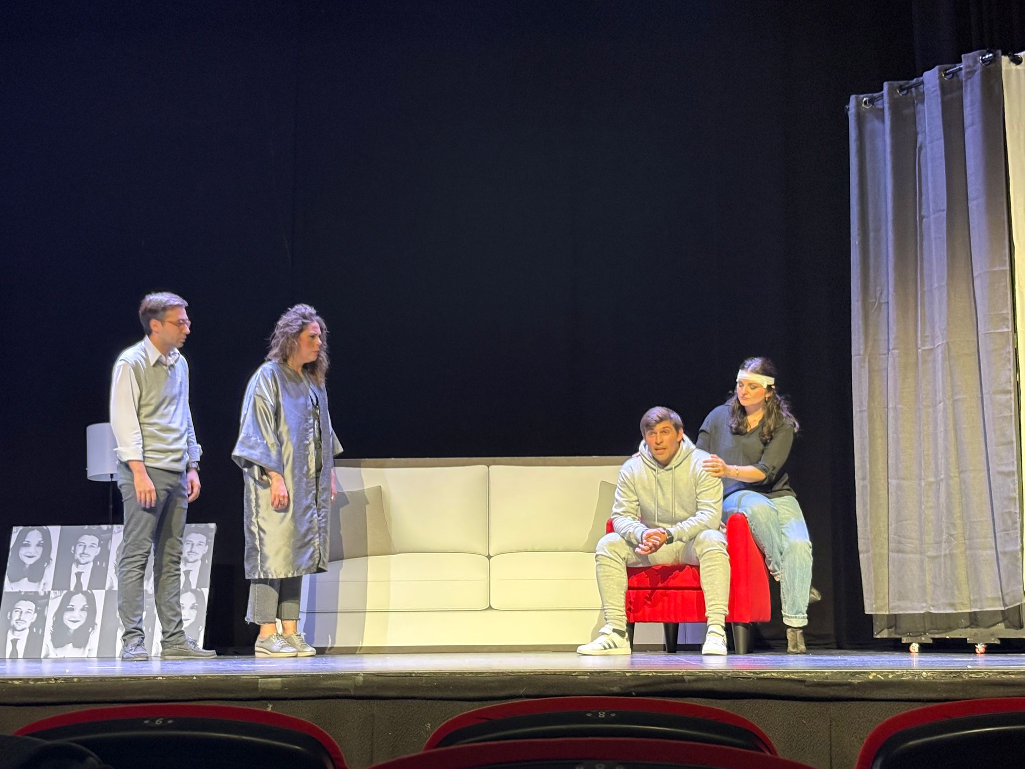 TEATRE FALLER – Av. Regne de València-Duc de Calàbria presenta ‘Un matrimoni i medium’