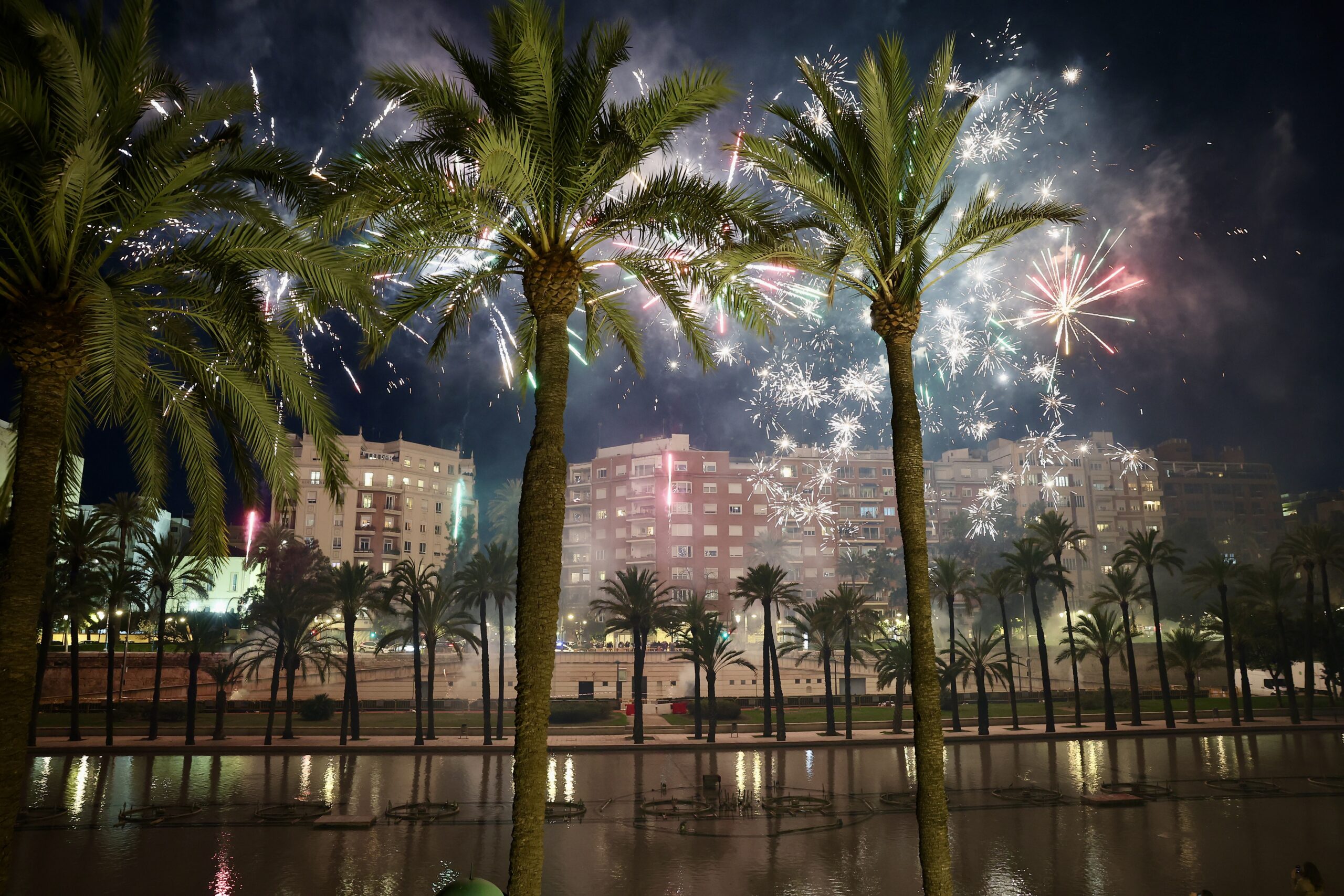 Pirotecnia Dragón pone el broche de oro a la Exaltación Infantil