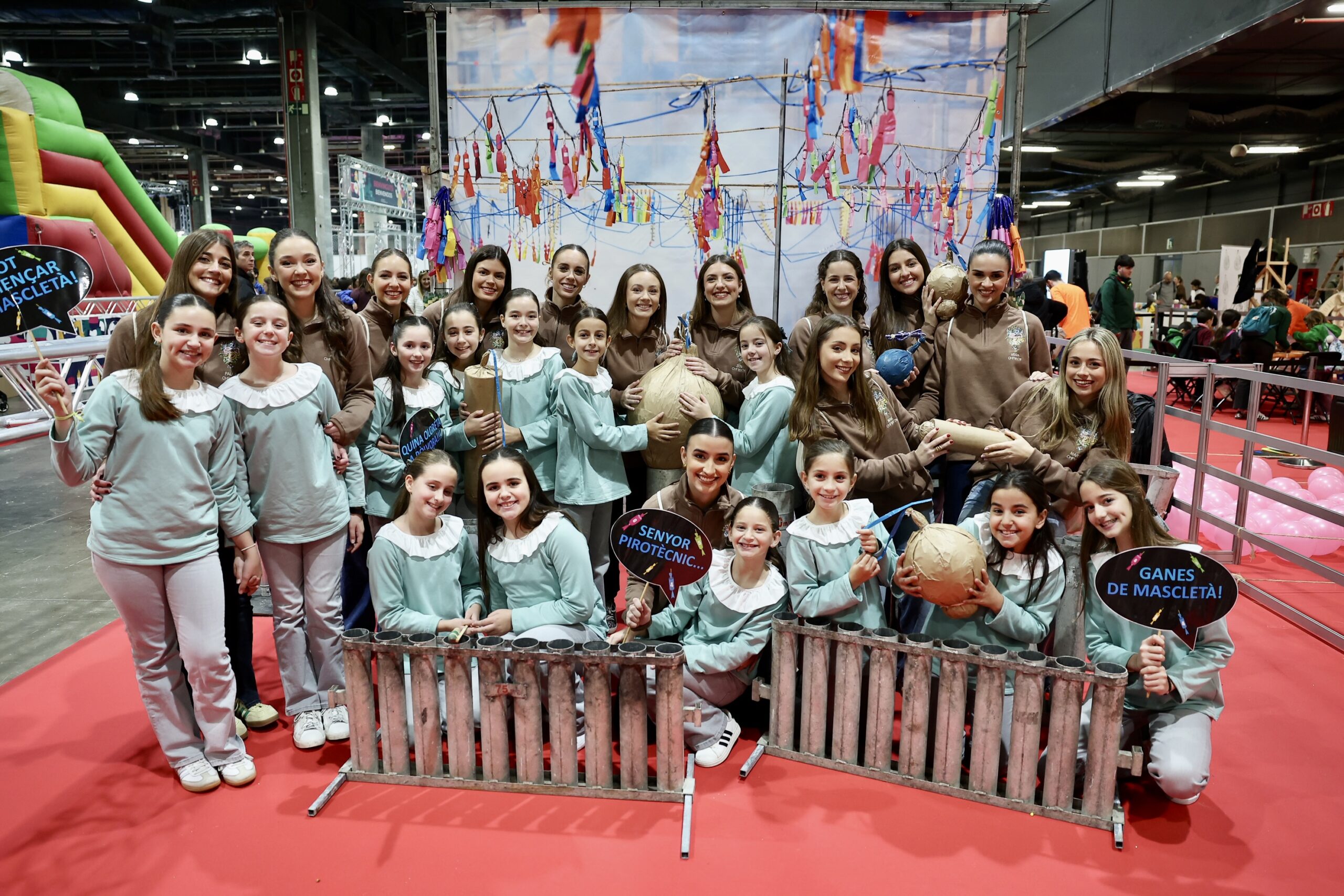 Las FFMMV y sus Cortes de Honor visitan Expojove