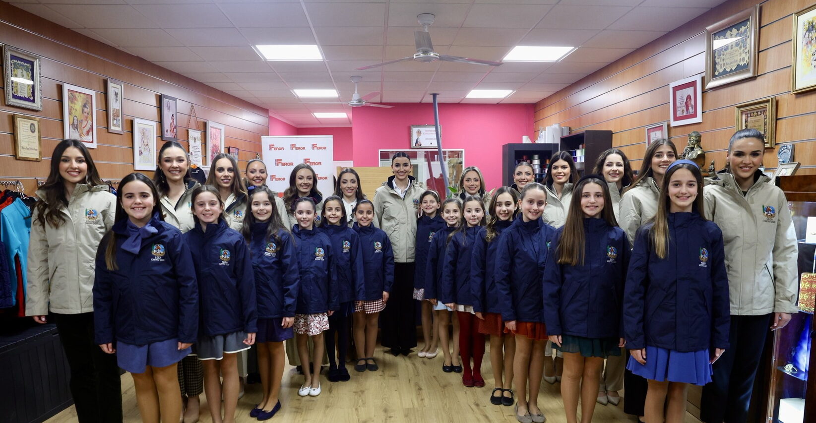 Feror entrega las parcas a nuestras máximas representantes