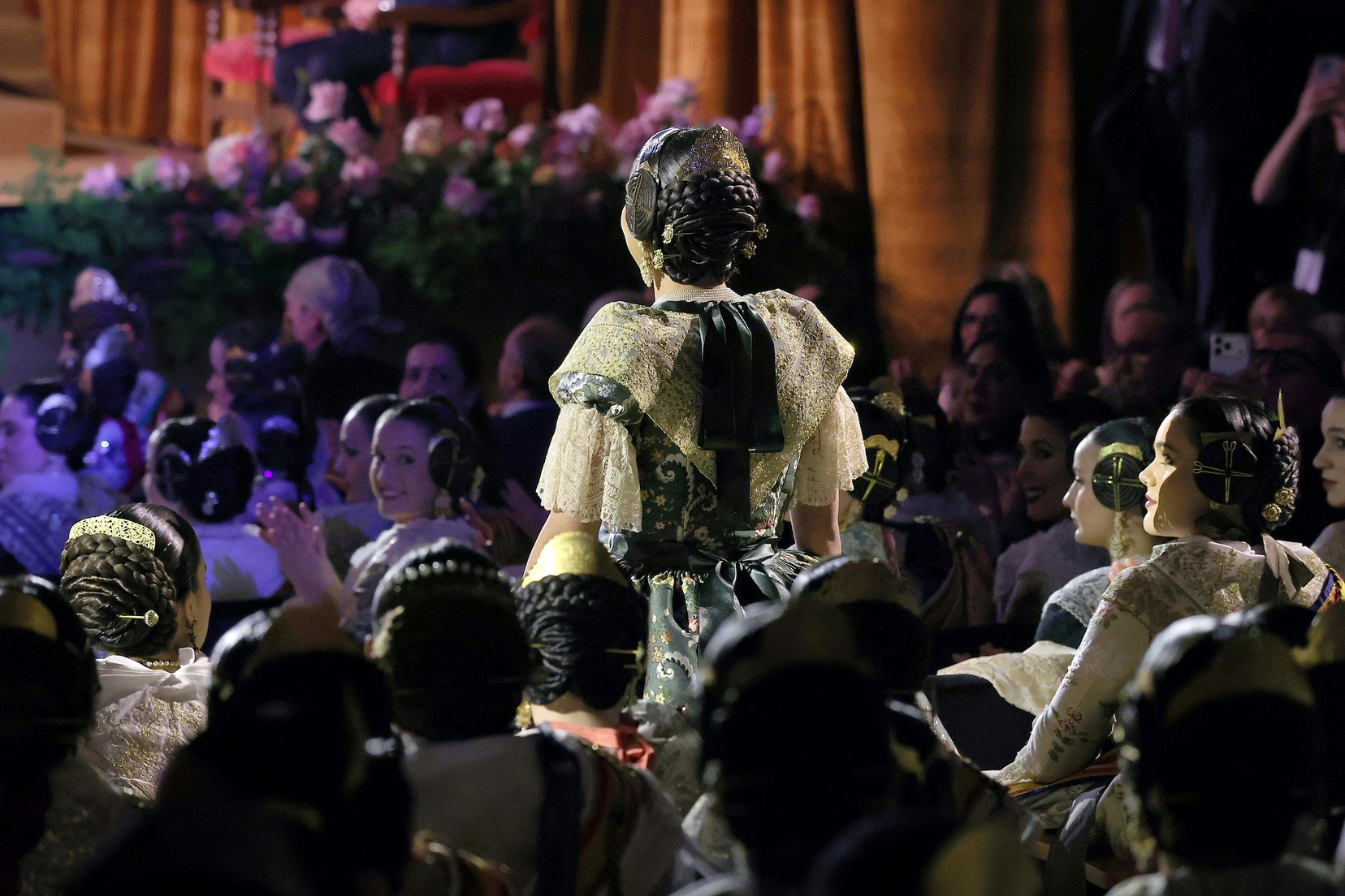 La Corte de Honor recibe sus bandas