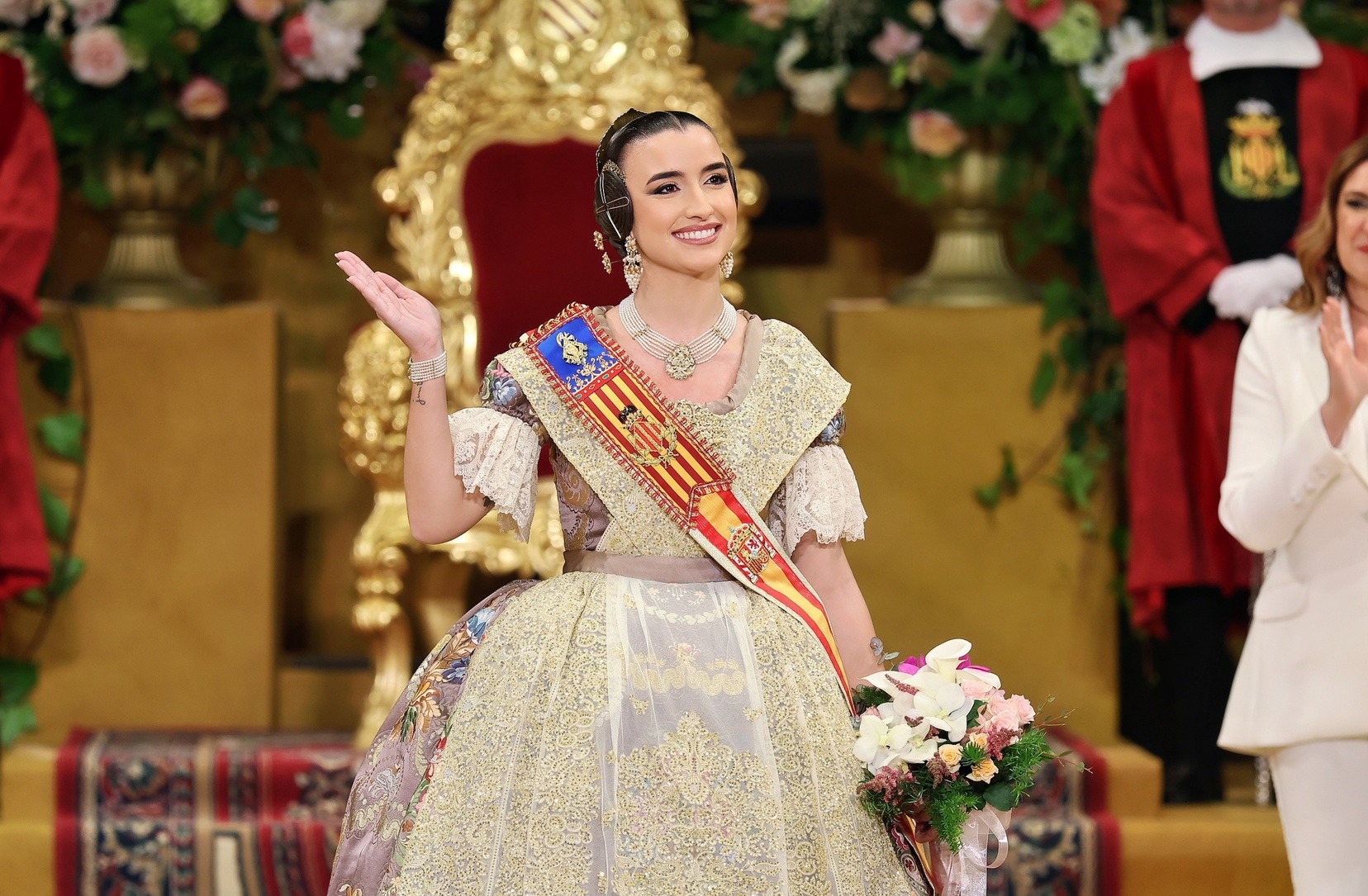 Carmen ya luce su banda como Fallera Mayor de Valencia