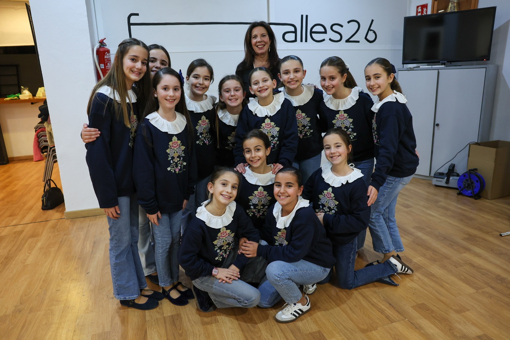 Encuentro de Marta Mercader y su Corte de Honor con su mantenedora