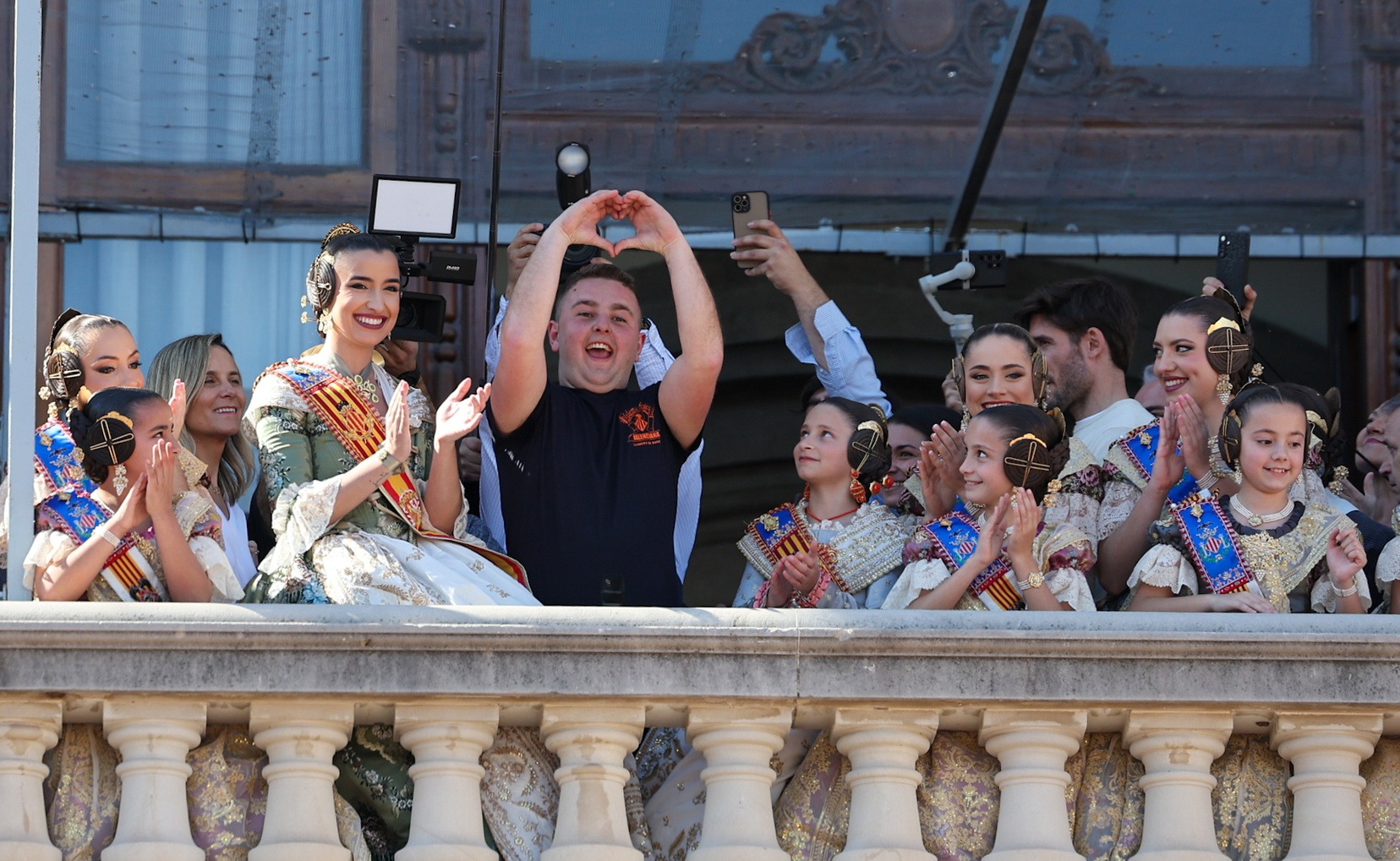 La primera mascletà de les Falles 2026 fa vibrar València