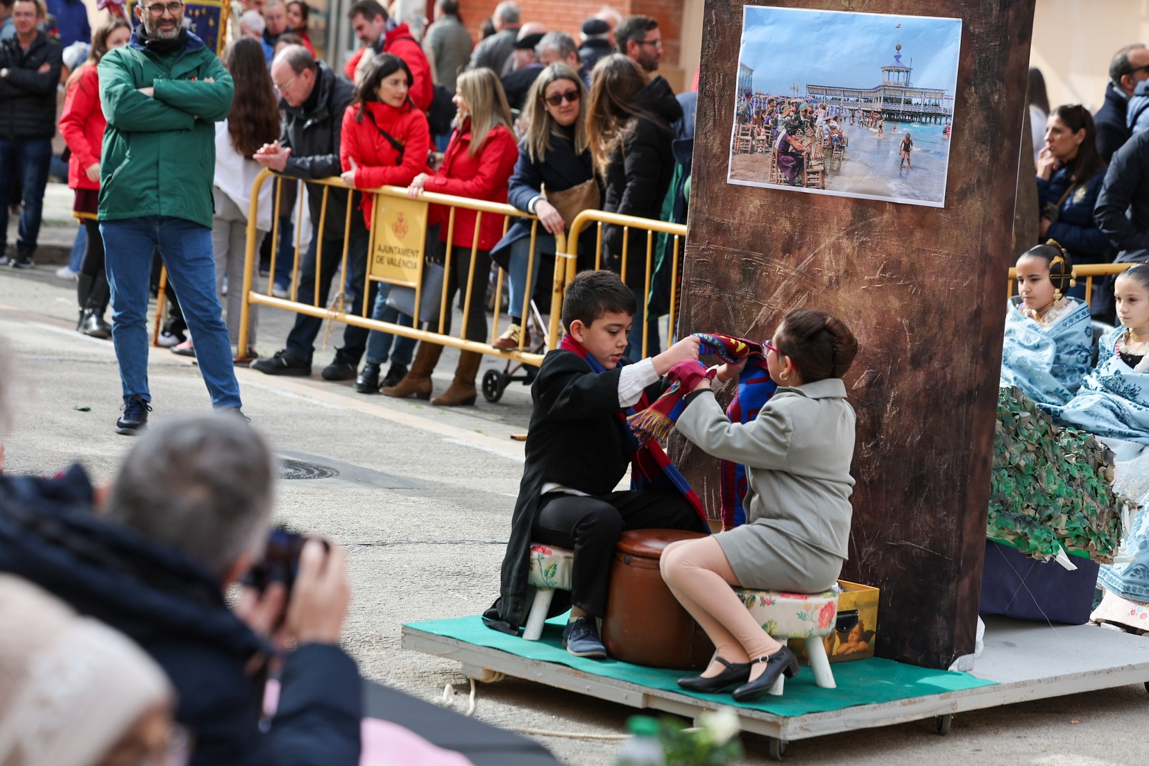 El Cant de l’Estoreta ompli de tradició i color els carrers del Marítim