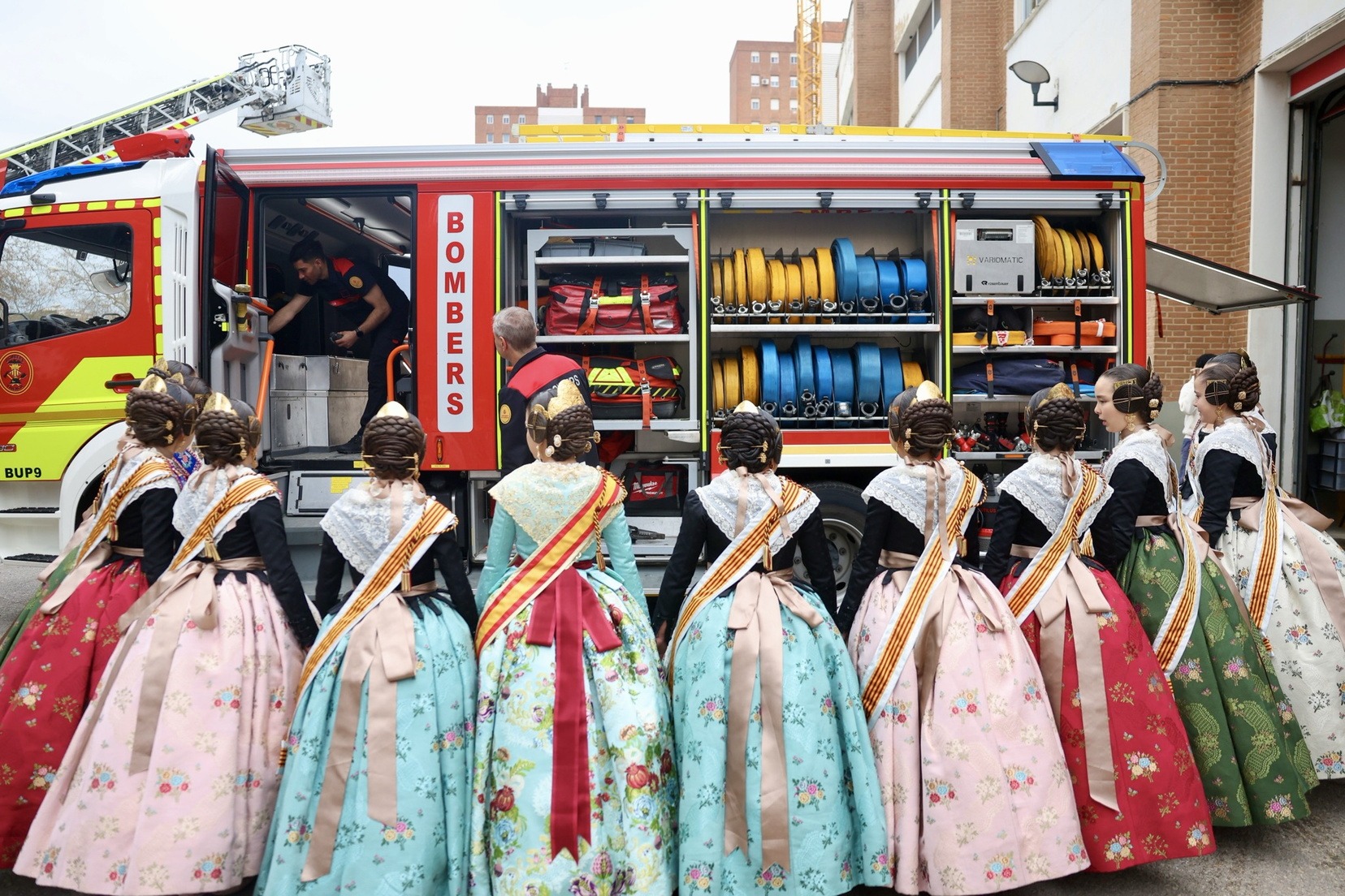 La FMIV i la seua CH visiten el Parc Central de Bombers
