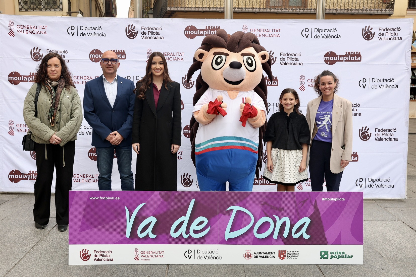 La Plaça Manises inaugura la X edició de Va de Dona