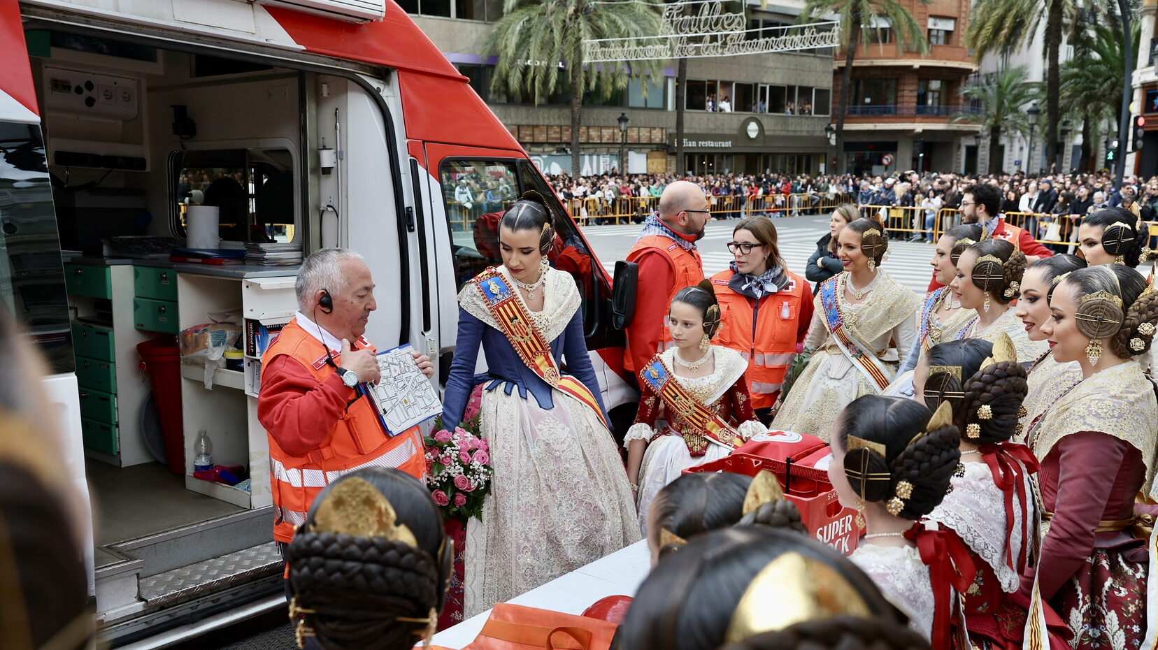 Las FFMMV y sus CCHH visitan el dispositivo de Cruz Roja