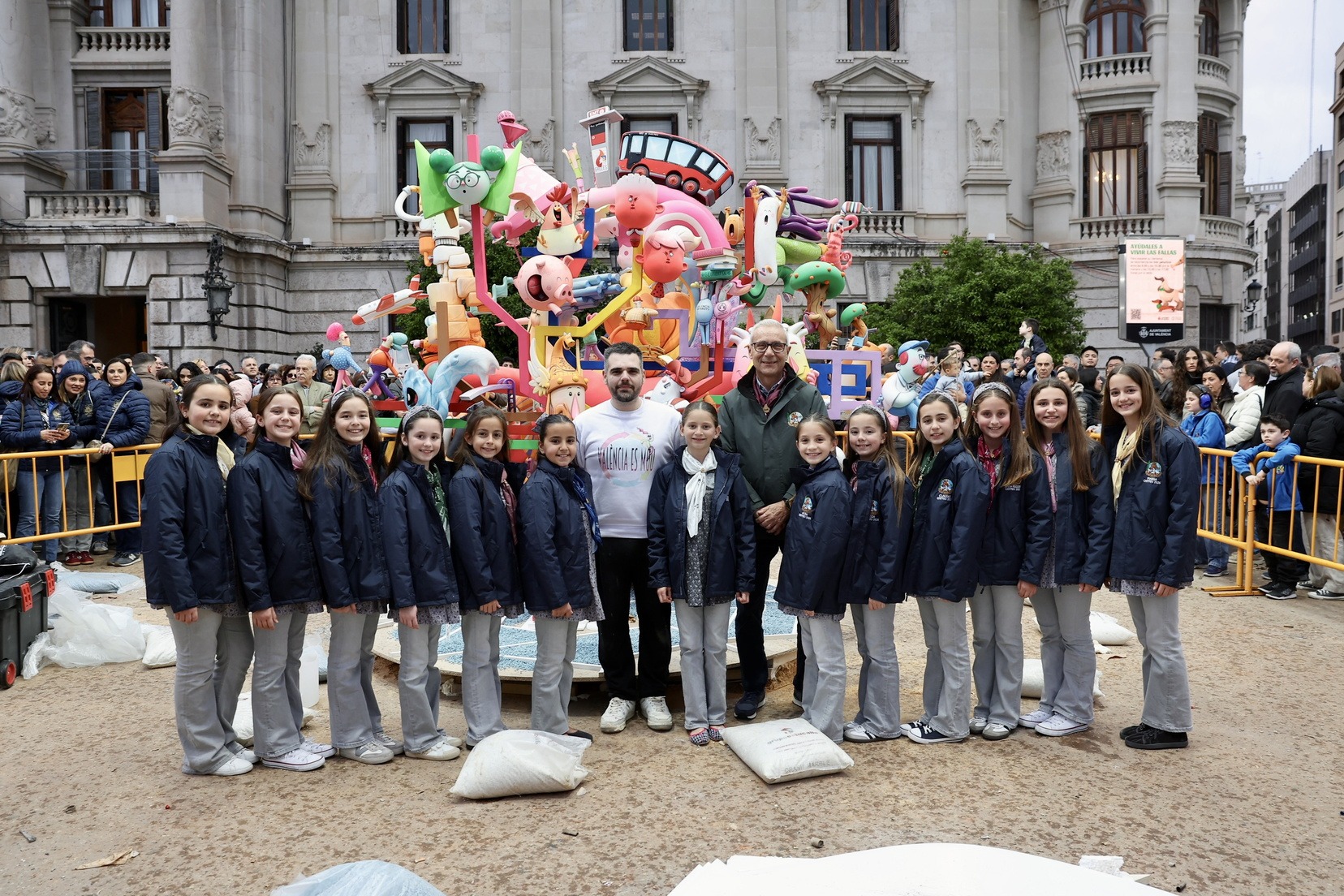 Marta Mercader y su Corte de Honor comienzan la Plantà infantil