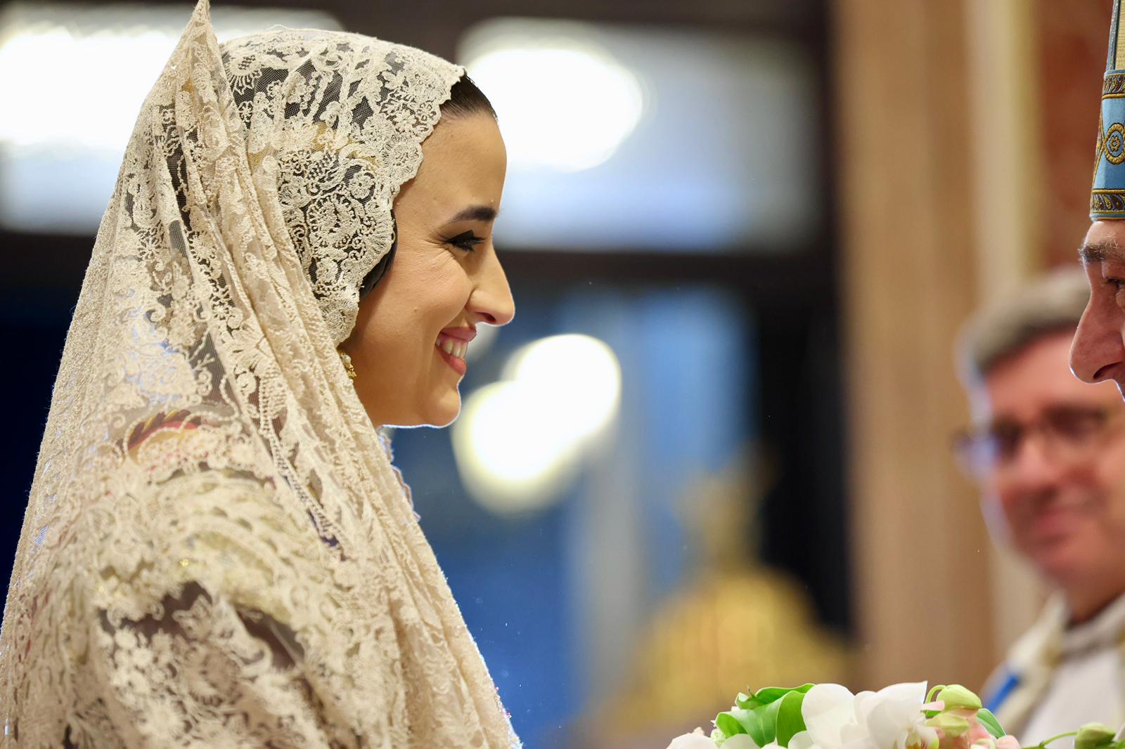 Carmen Prades i la seua Cort d’Honor entreguen el seu ram a la Geperudeta