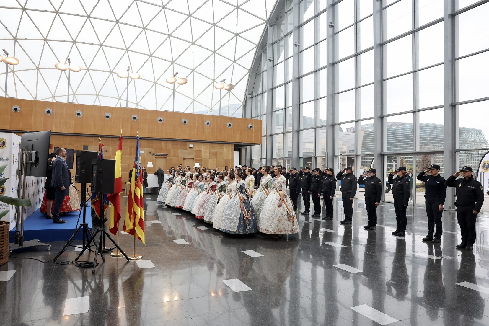 Les FFMMV i les seues CCHH visiten la Central de la Policia de la Generalitat