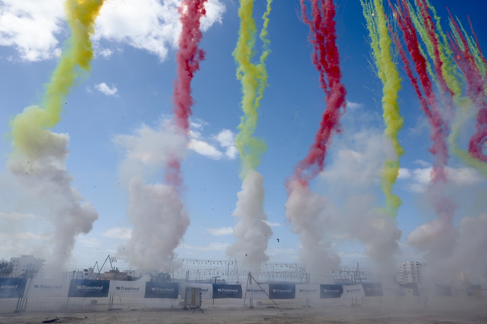 Sant Antoni de Portmany vibra con la mascletà de Hermanos Caballer