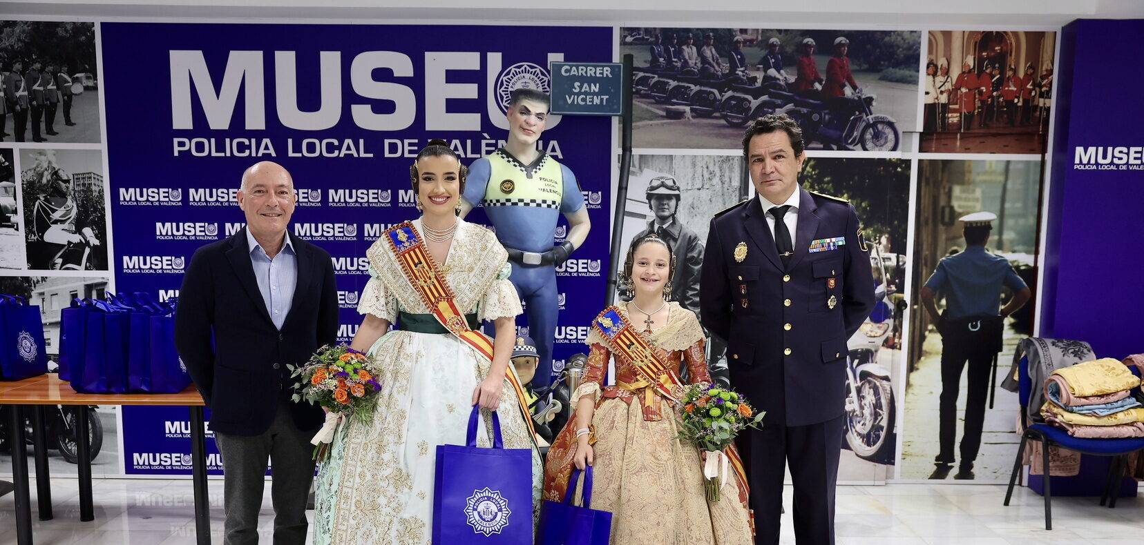 Les FFMMV i les seues CCHH visiten la Central de la Policia Local