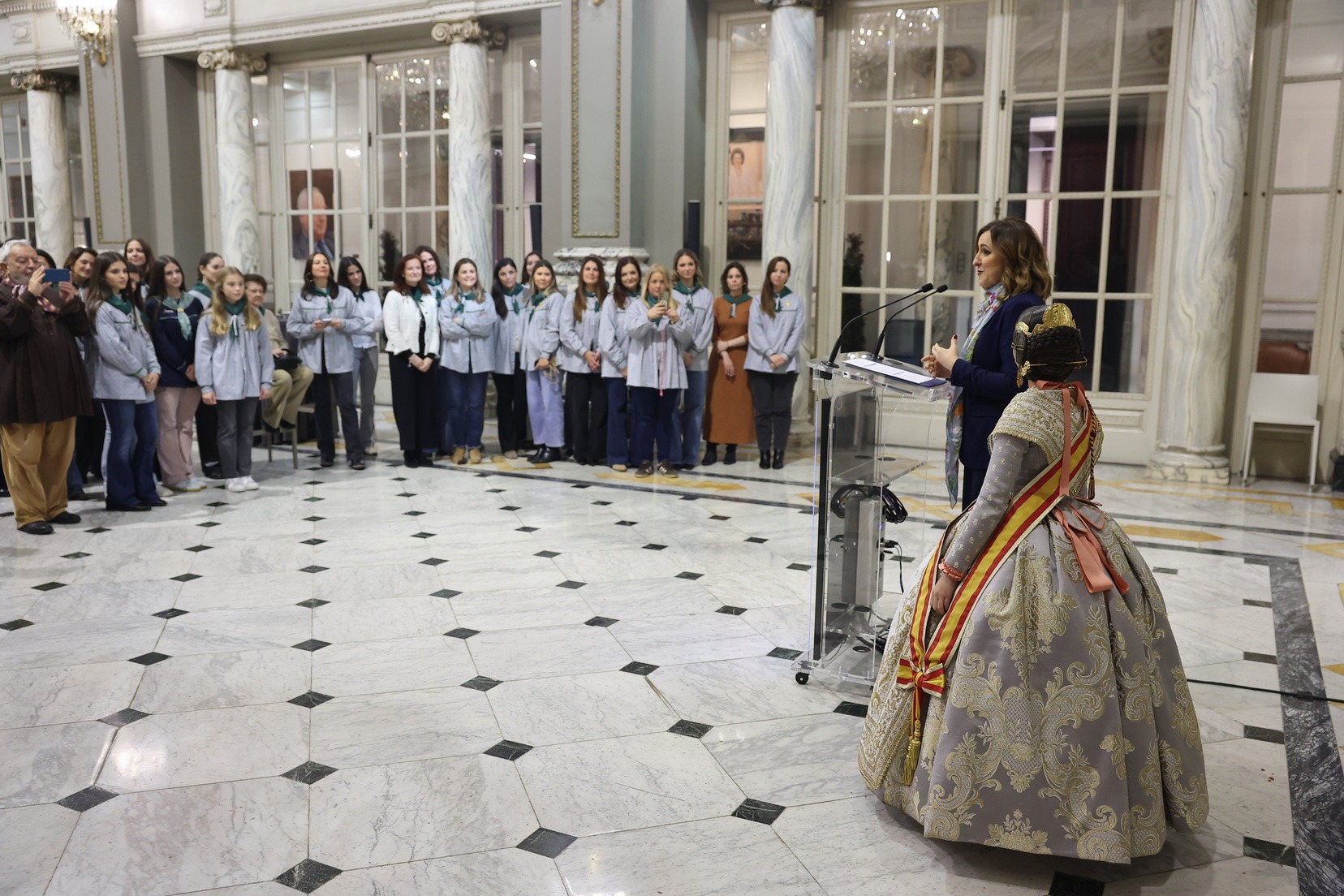 L´Alcaldessa rep les Falleres Majors Infantils de València