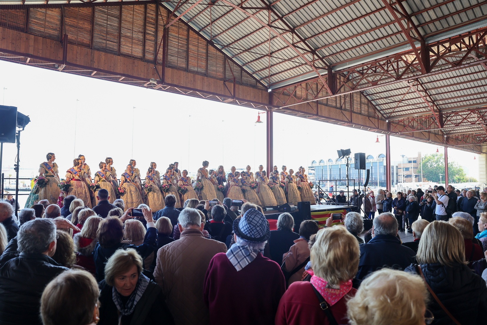 Los Tinglados acogen la comida fallera dedicada a nuestros mayores