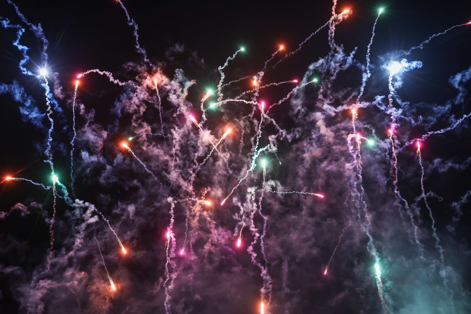 ‘El ritme de la nit’ de Pirotecnia Arcoíris llena de color el cielo de Valencia