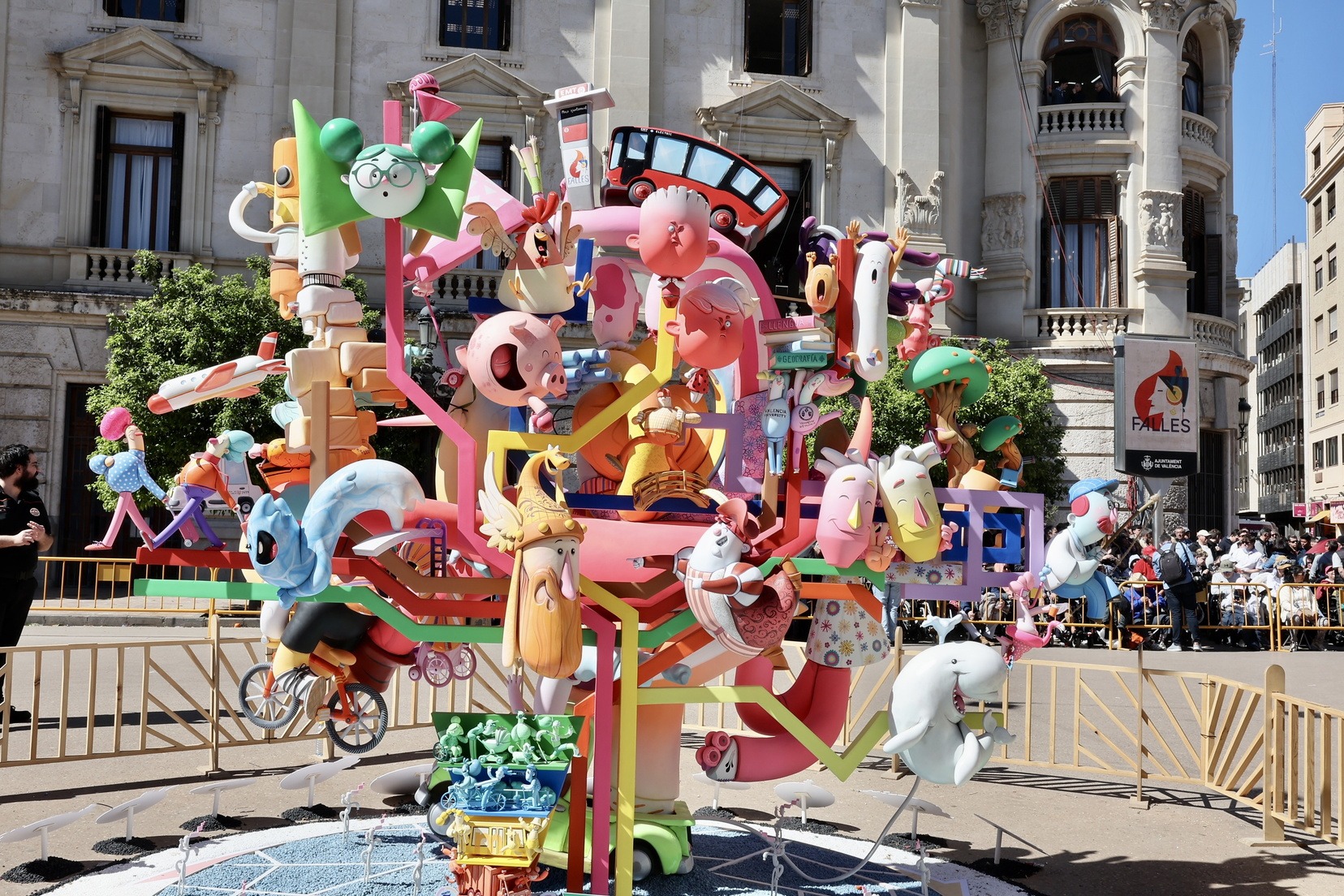 “València es mou” ja està plantada a la plaça de l’Ajuntament