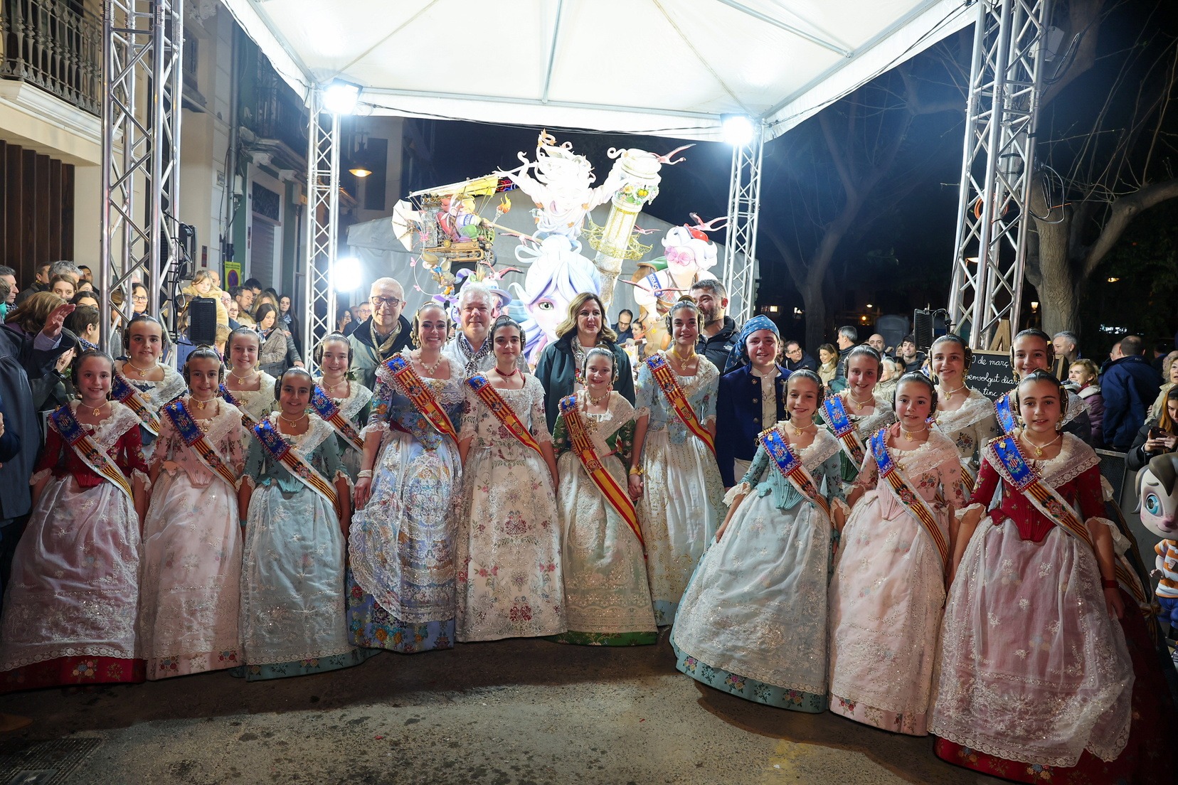 Espartero celebra el primer premio junto a la FMIV y su CH