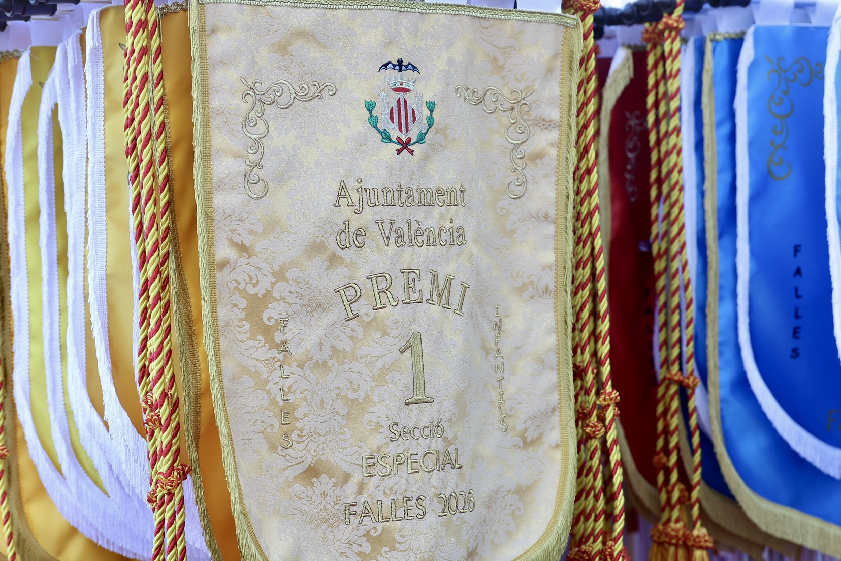 Las comisiones recogen los premios de las fallas infantiles