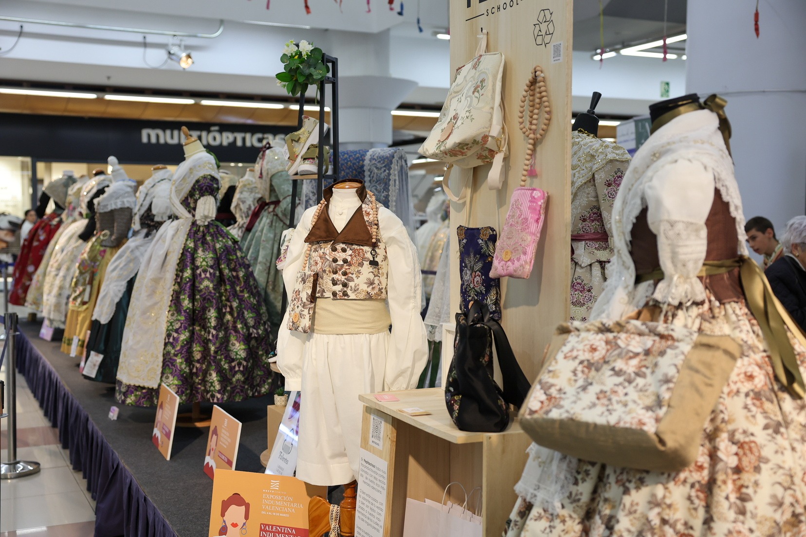 La indumentària protagonitza una nova exposició a Nuevo Centro