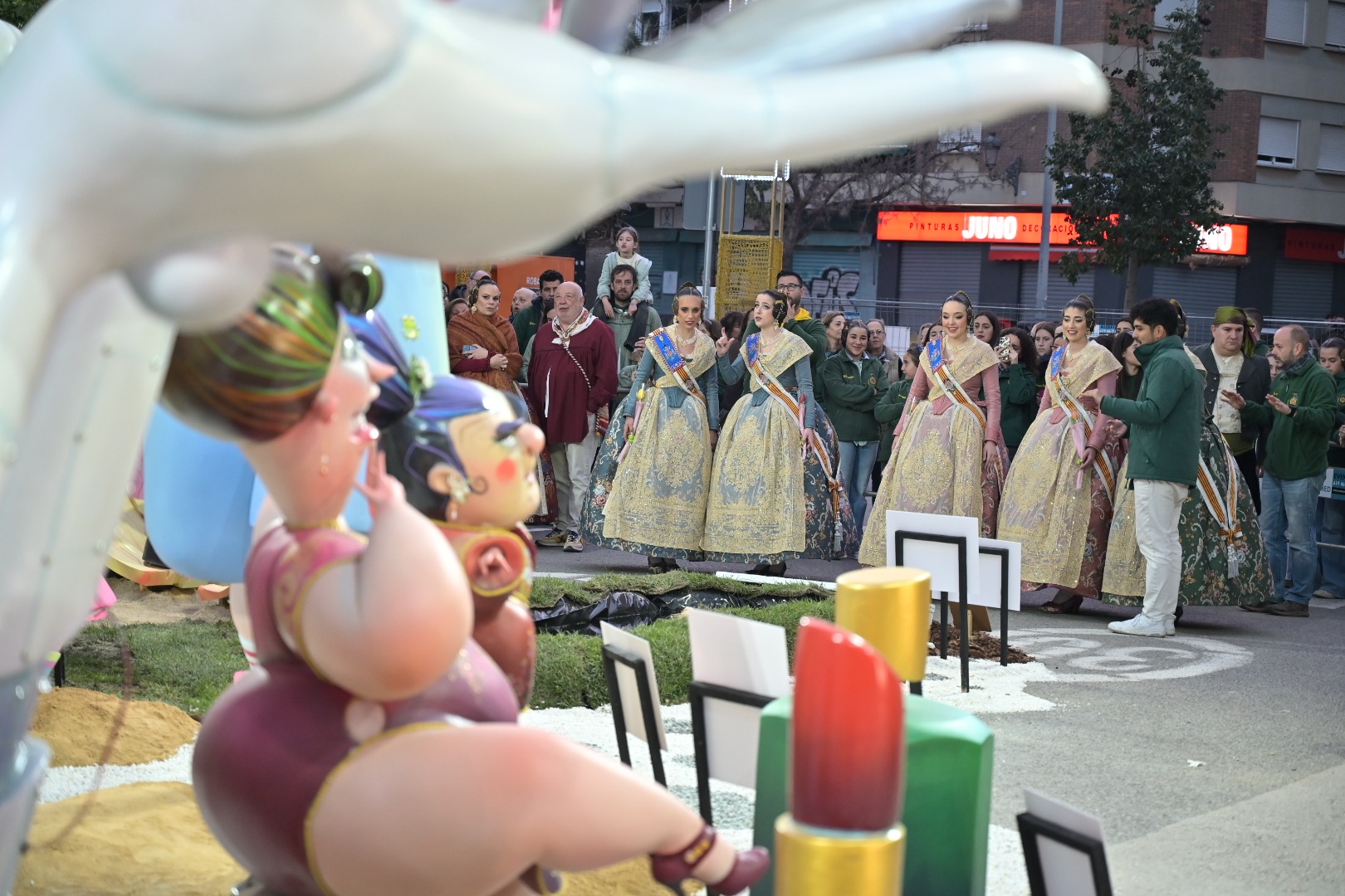 Noves visites de la FMV i la seua Cort d’Honor a falles premiades