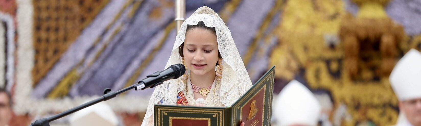 La Misa d’Infants reúne a miles de fieles en honor a la Geperudeta