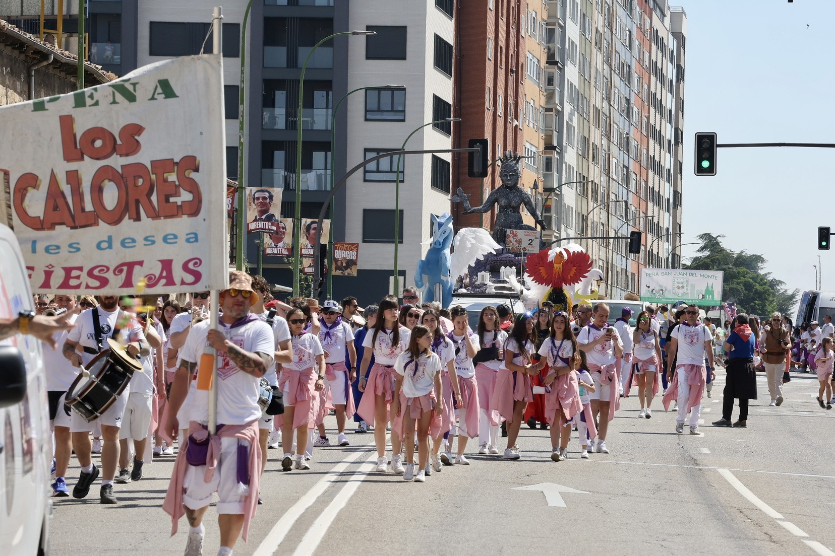 Burgos se llena de ambiente festivo en la Cabalgata de los Sampedros