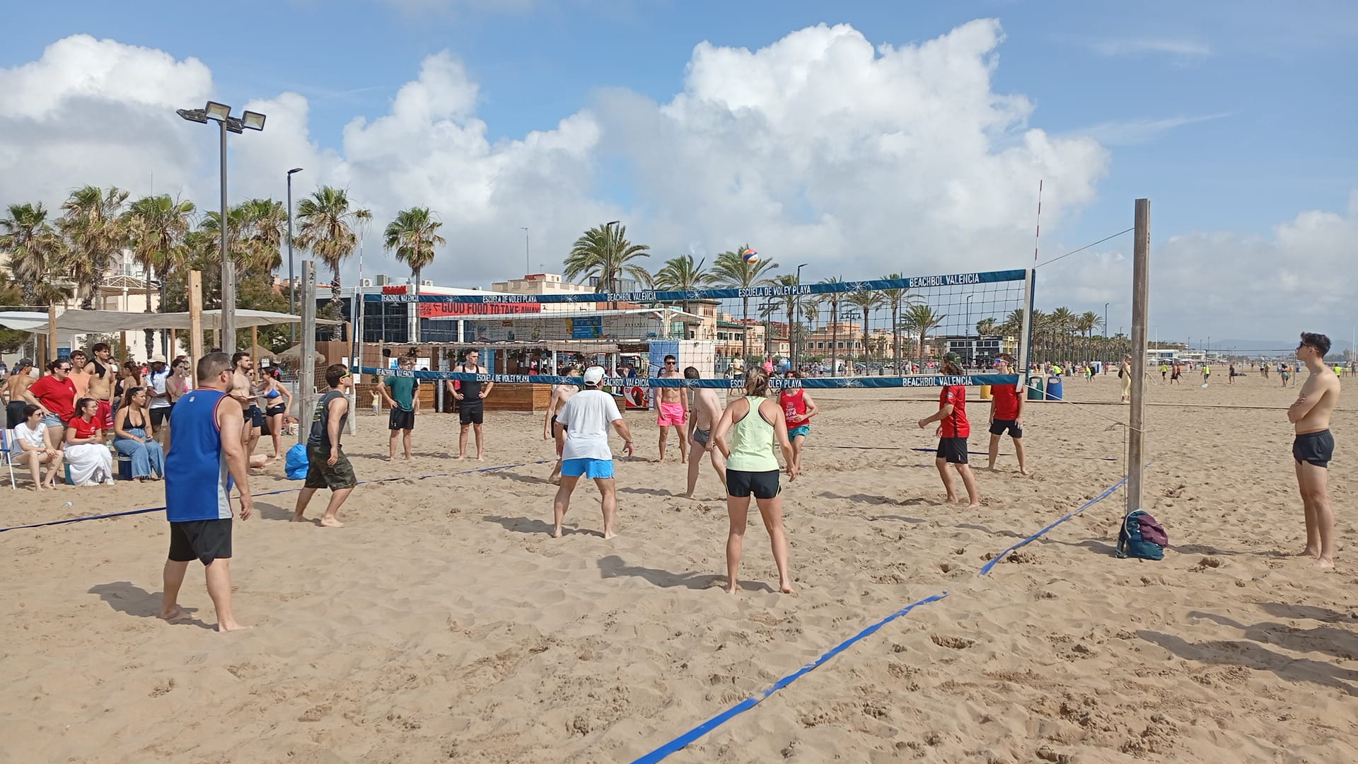 La playa de la Malvarrosa acoge una nueva jornada deportiva