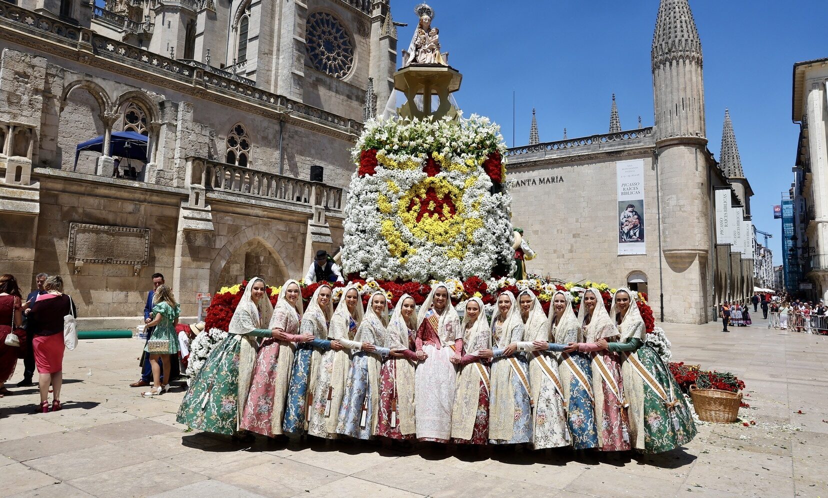 Valencia participa en la Ofrenda Floral de Burgos