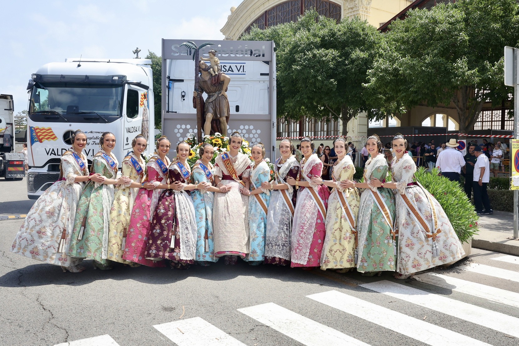 Valencia festeja a San Cristóbal, patrón de los transportistas