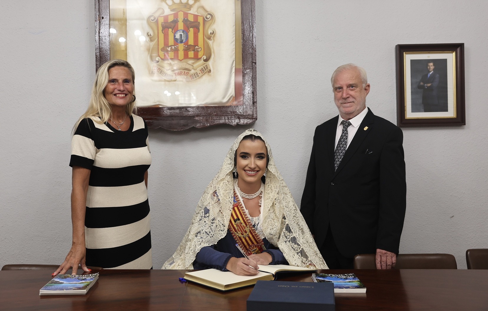 Torás rep a la Fallera Major de València i la seua Cort d’Honor