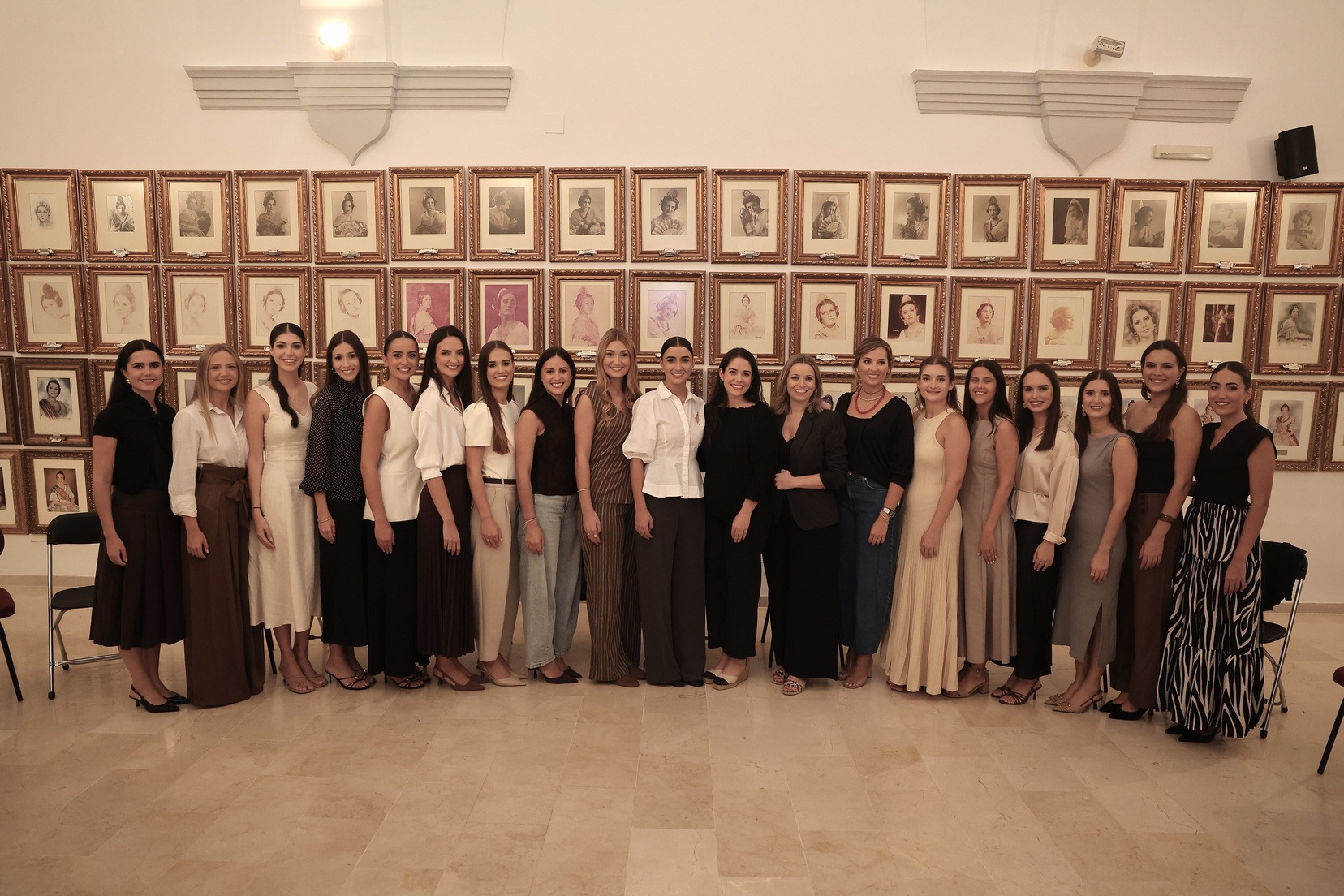 Falleres Majors de València acompanyen a les candidates a FMV 2027